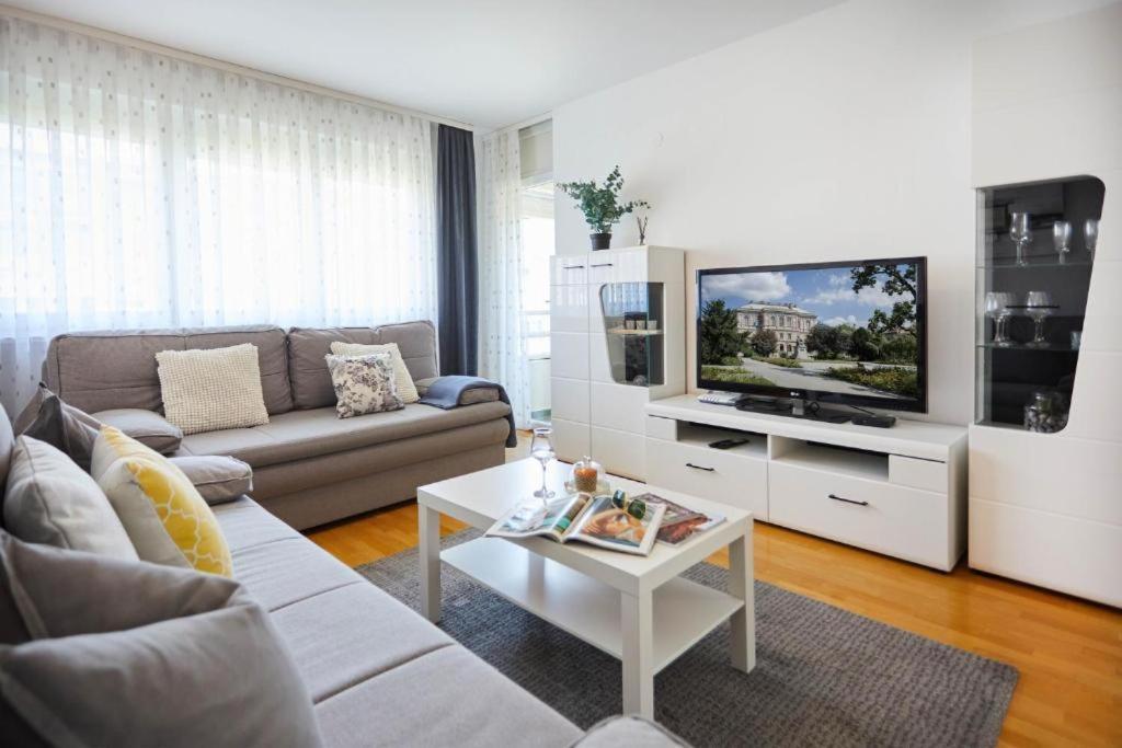Apartment Madral Загреб Экстерьер фото